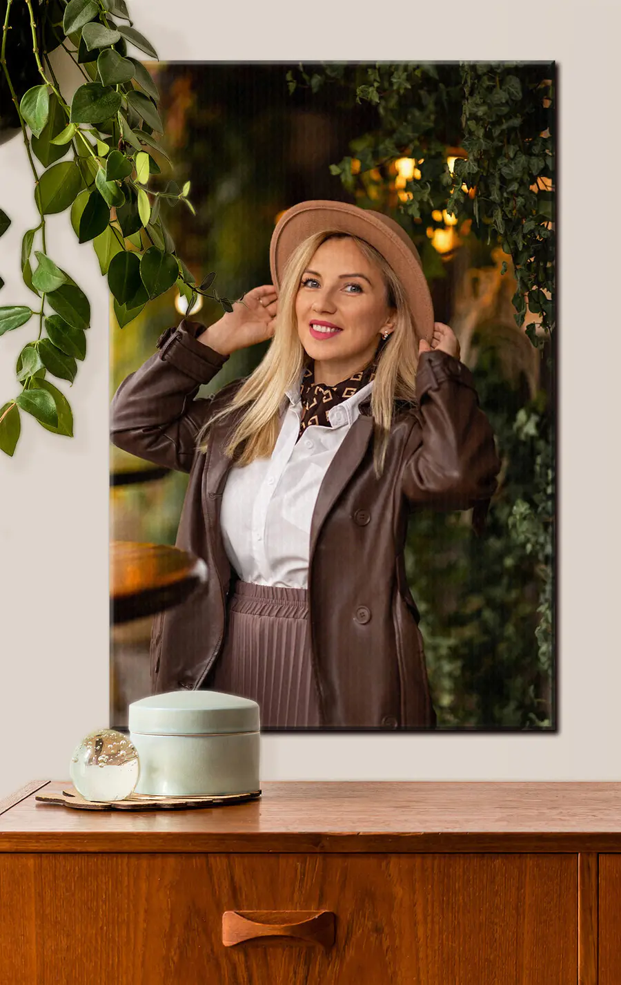 Картина Посмішка, жест рукою та міміка s33126